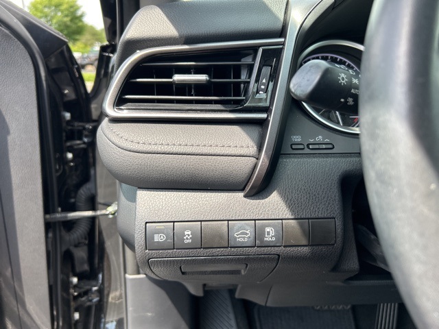 Vehicle image 28 of 30