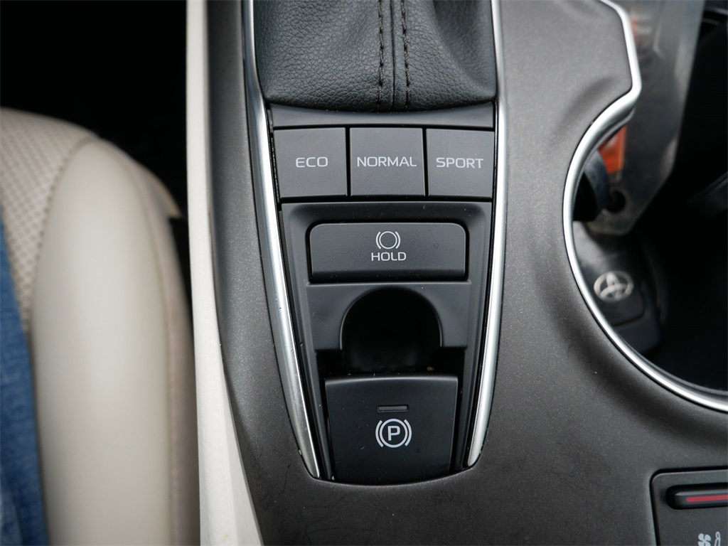 Vehicle image 26 of 30
