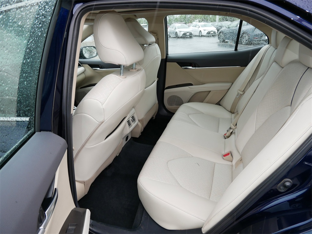 Vehicle image 8 of 30