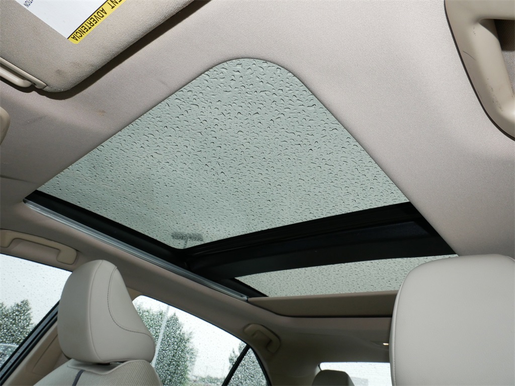Vehicle image 21 of 30