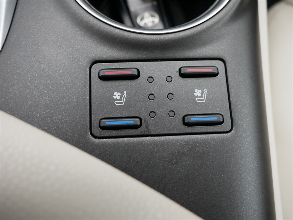 Vehicle image 18 of 30