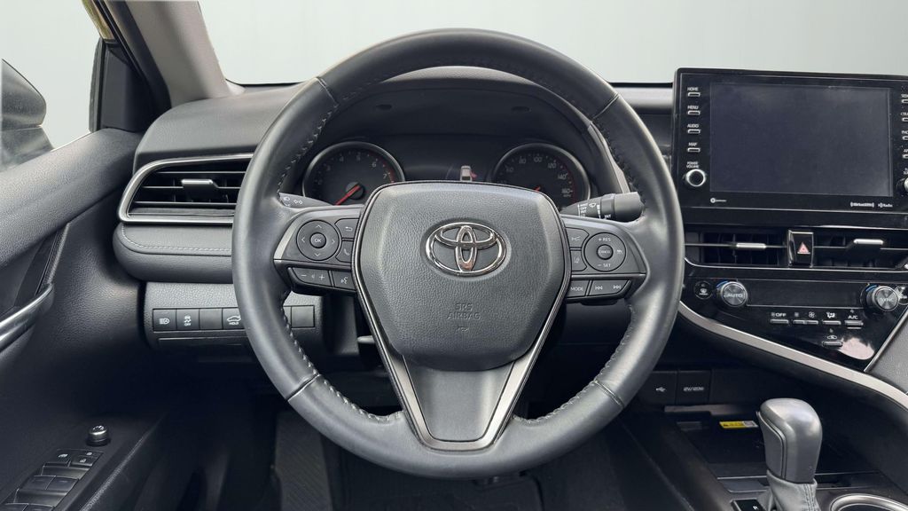 Vehicle image 2 of 8
