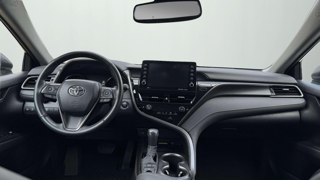 Vehicle image 6 of 8