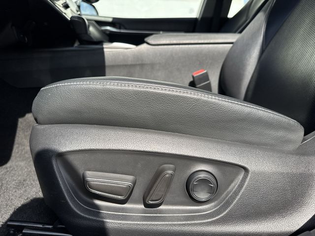 Vehicle image 28 of 36