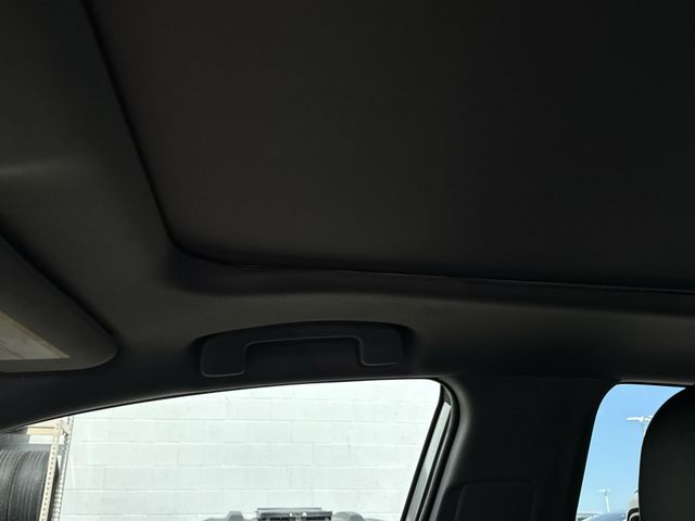 Vehicle image 26 of 36