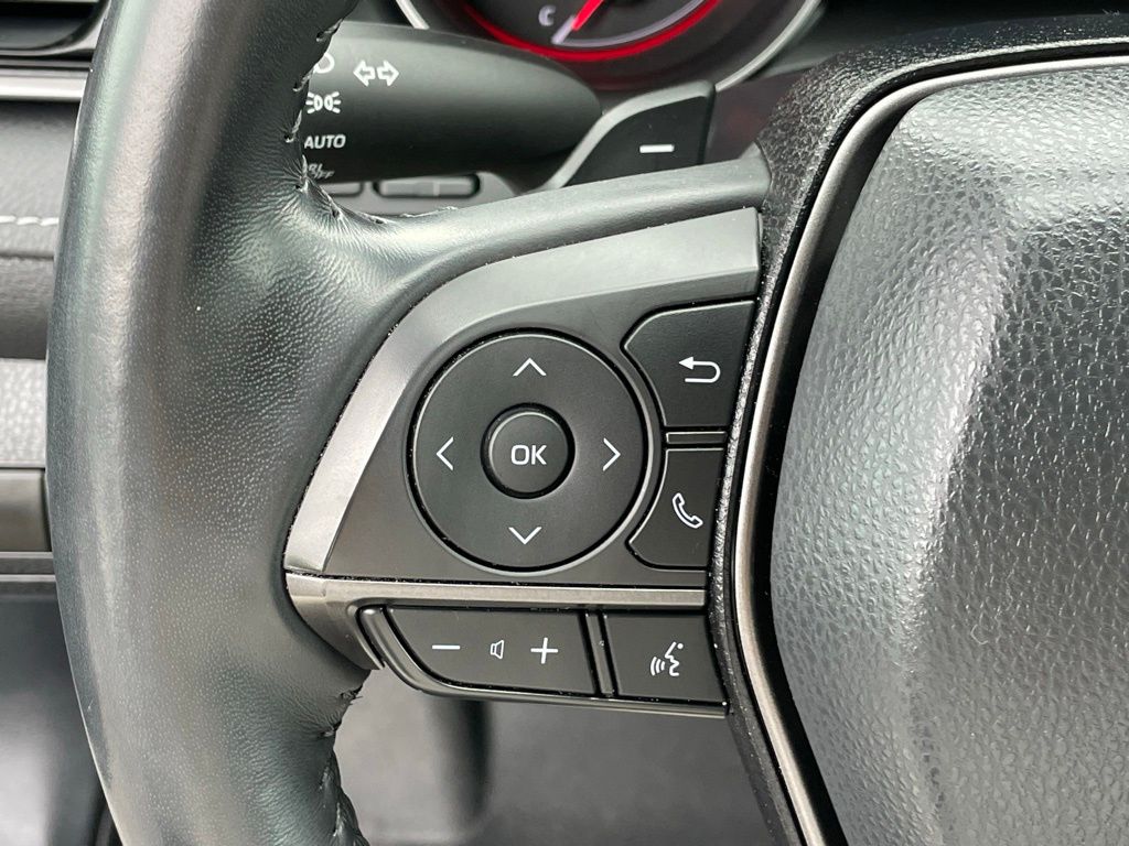 Vehicle image 11 of 34
