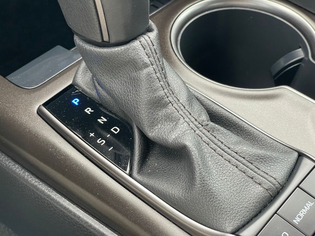 Vehicle image 16 of 34