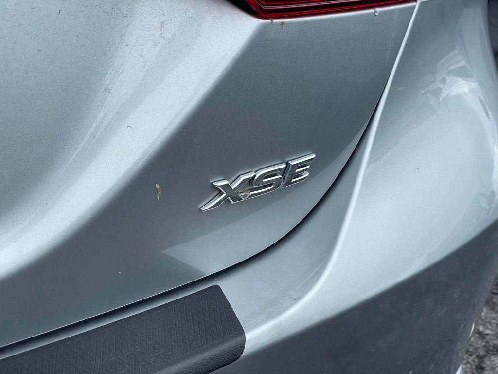 Vehicle image 26 of 34