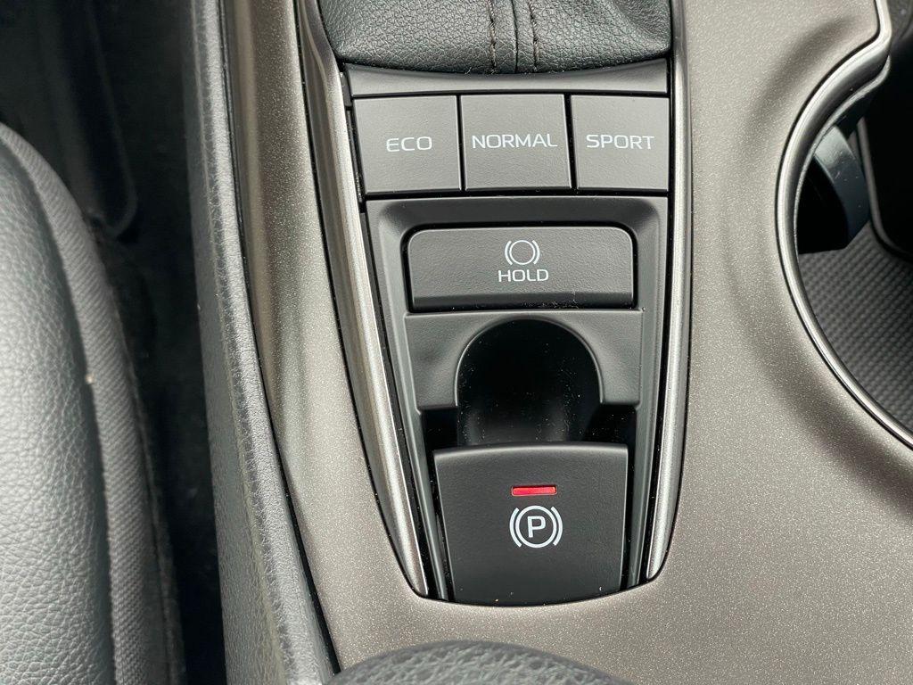 Vehicle image 17 of 34