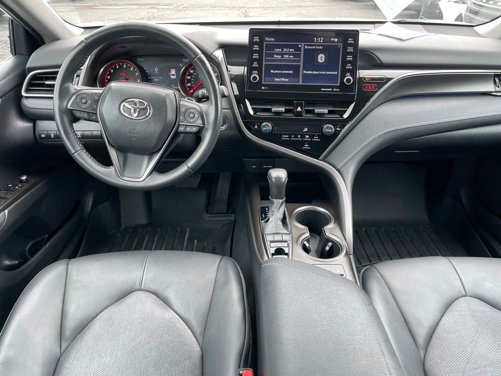 Vehicle image 10 of 34