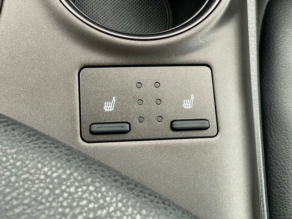 Vehicle image 18 of 34
