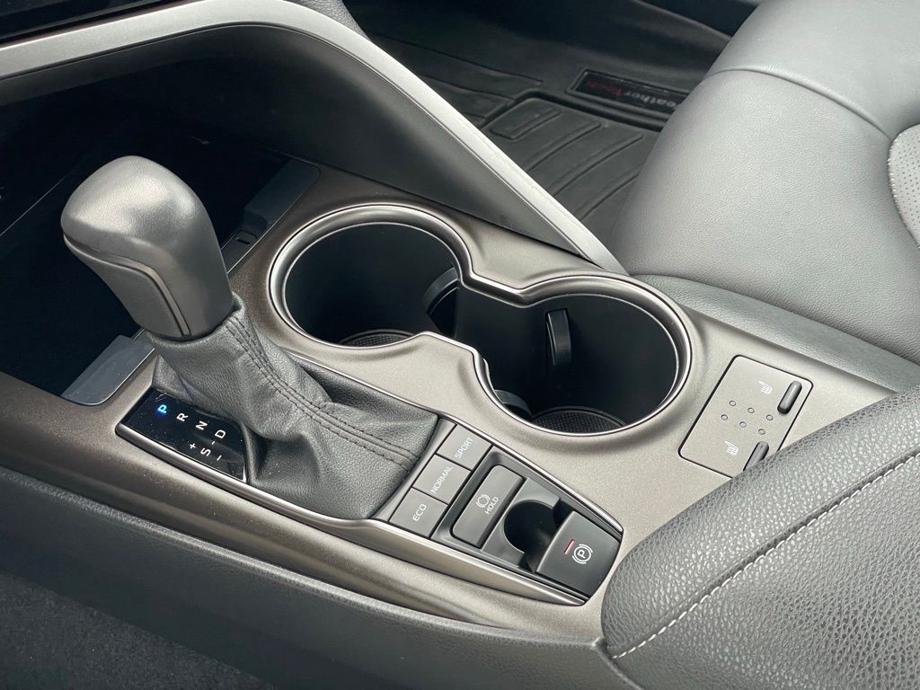 Vehicle image 15 of 34