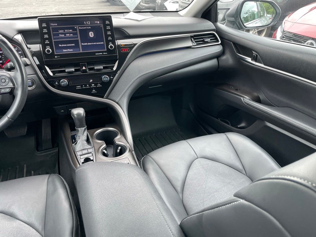Vehicle image 9 of 34