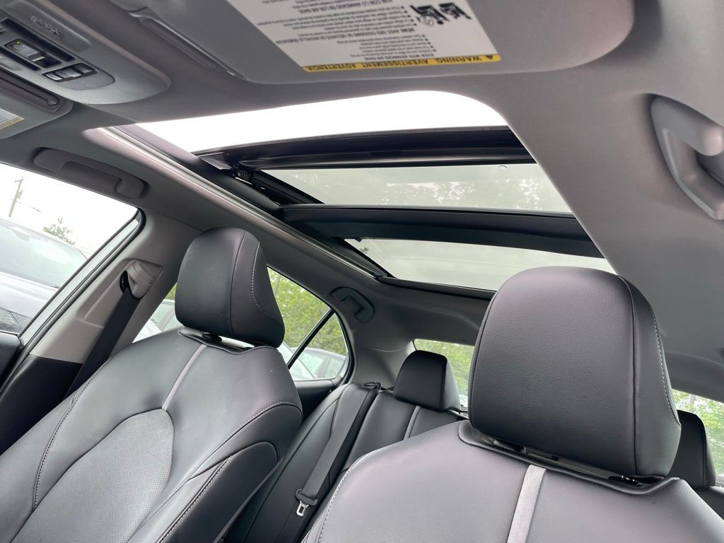 Vehicle image 20 of 34