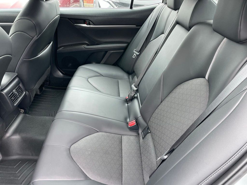 Vehicle image 8 of 34