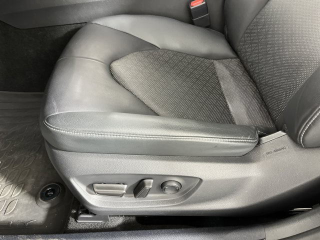 Vehicle image 13 of 27