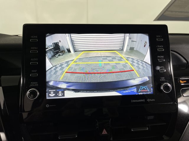 Vehicle image 17 of 27