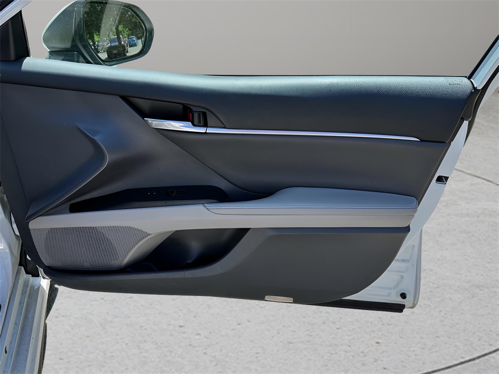 Vehicle image 34 of 37