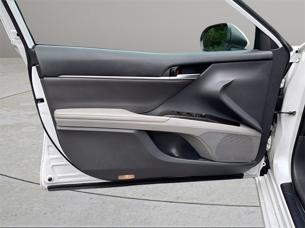 Vehicle image 10 of 37