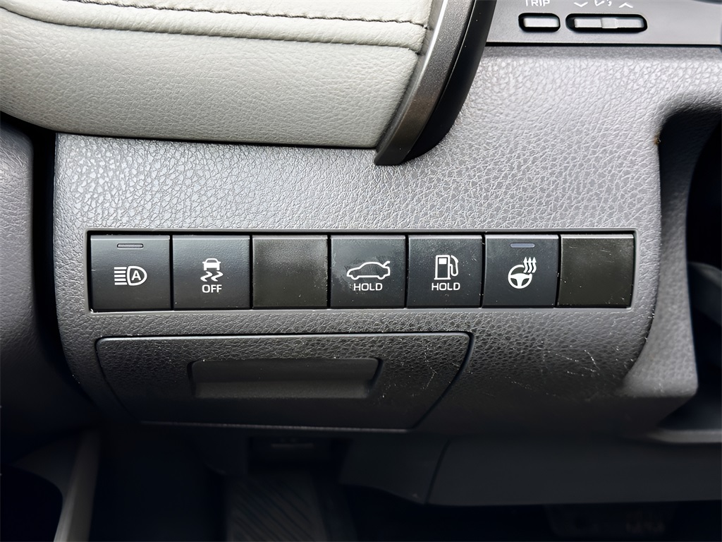 Vehicle image 17 of 37