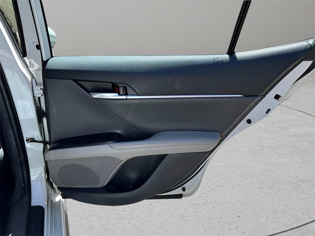 Vehicle image 32 of 37