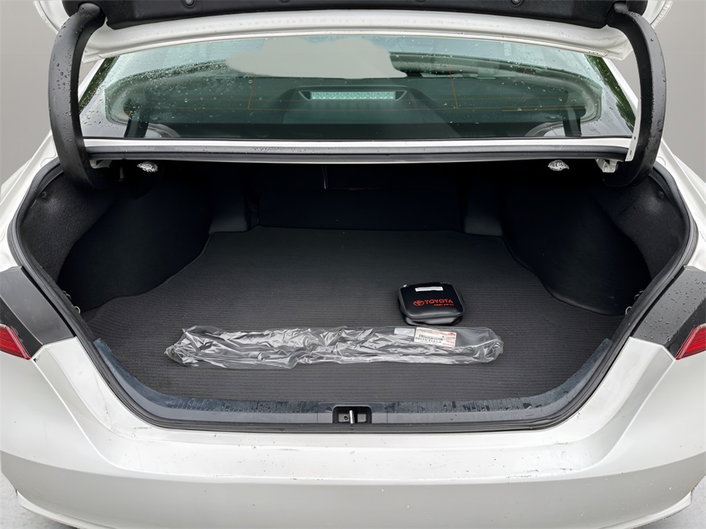 Vehicle image 36 of 37