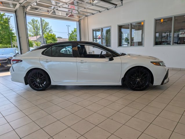 Vehicle image 4 of 44