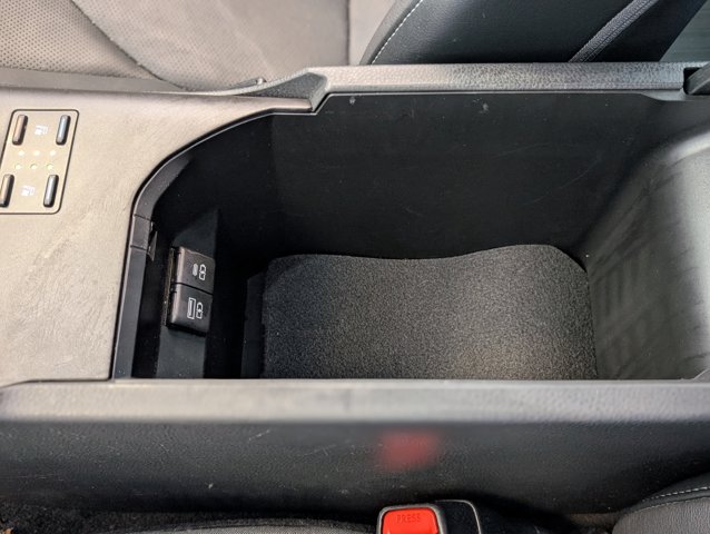 Vehicle image 27 of 44