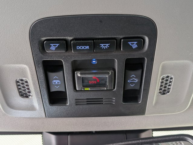 Vehicle image 28 of 44