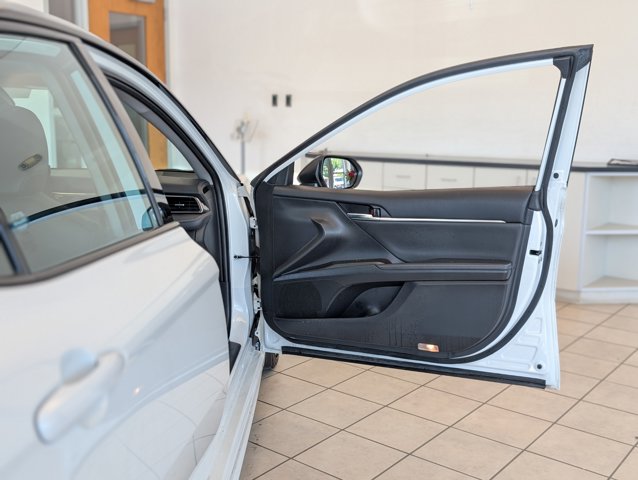 Vehicle image 42 of 44