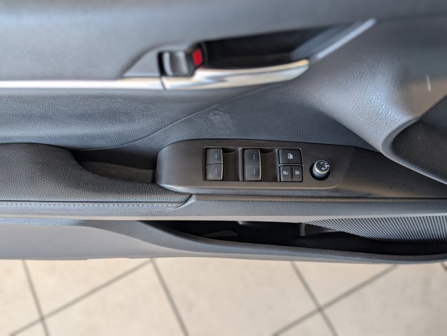 Vehicle image 31 of 44