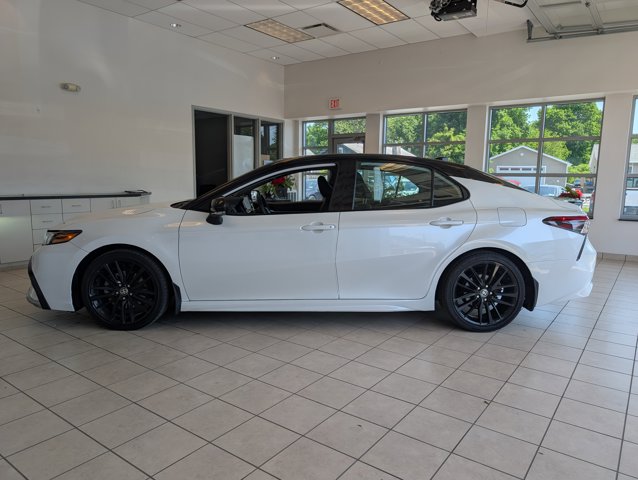 Vehicle image 8 of 44
