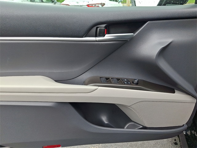 Vehicle image 13 of 37