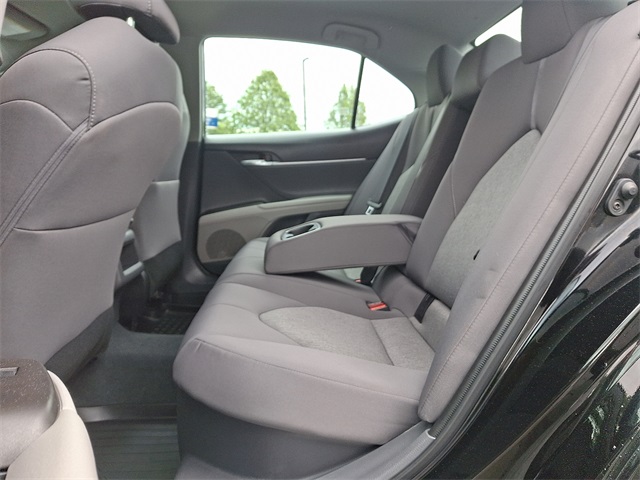 Vehicle image 10 of 37