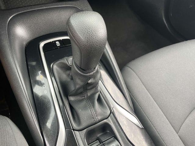 Vehicle image 24 of 32
