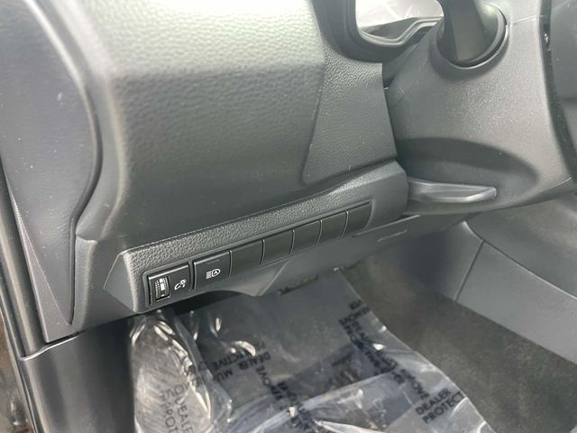 Vehicle image 20 of 32