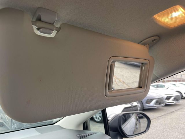 Vehicle image 26 of 32