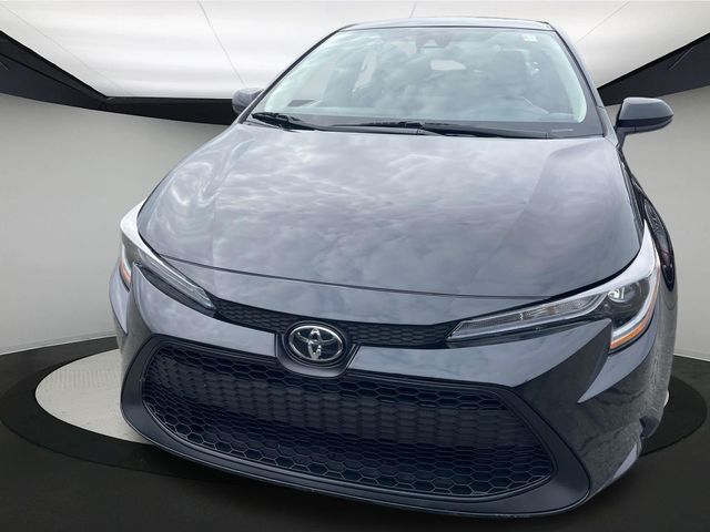 Vehicle image 10 of 32
