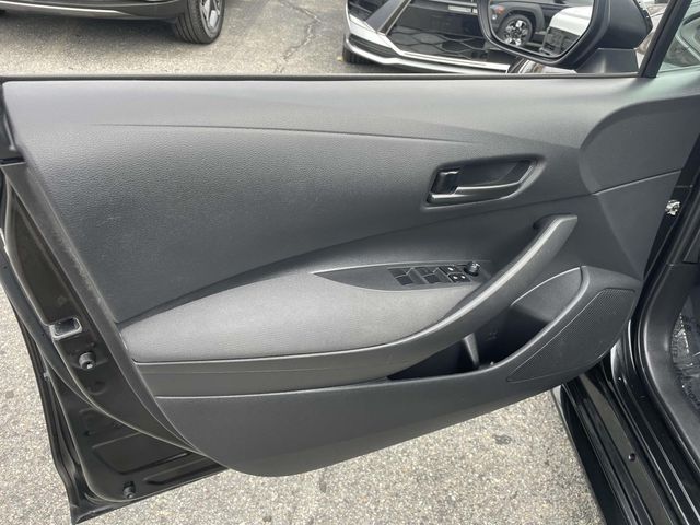 Vehicle image 17 of 32