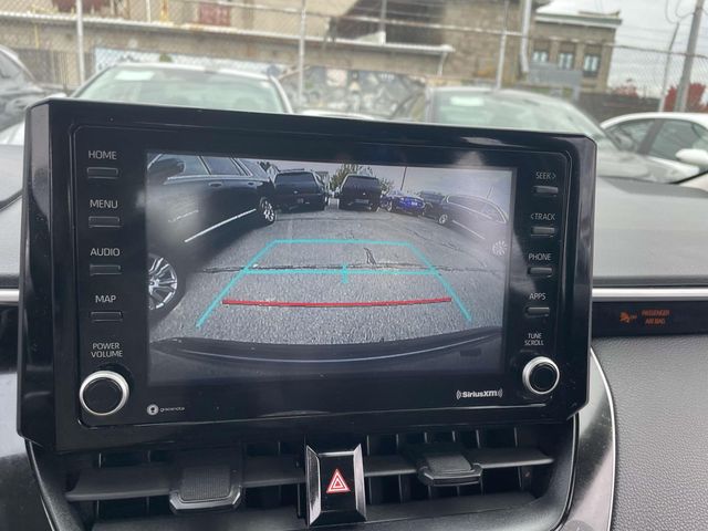Vehicle image 22 of 32