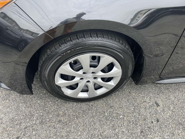 Vehicle image 12 of 32