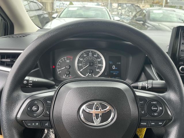 Vehicle image 27 of 32