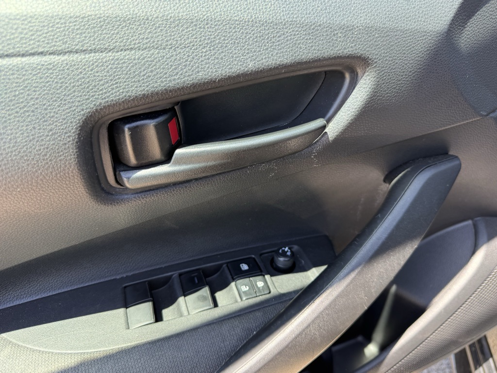 Vehicle image 20 of 21