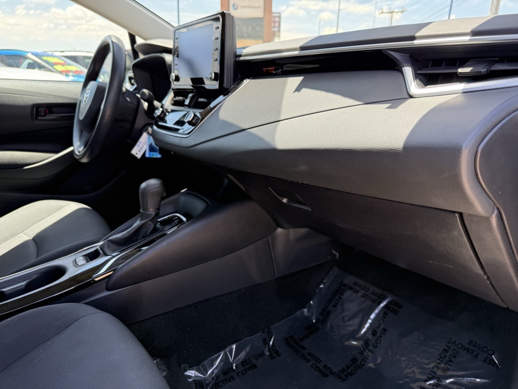 Vehicle image 15 of 21