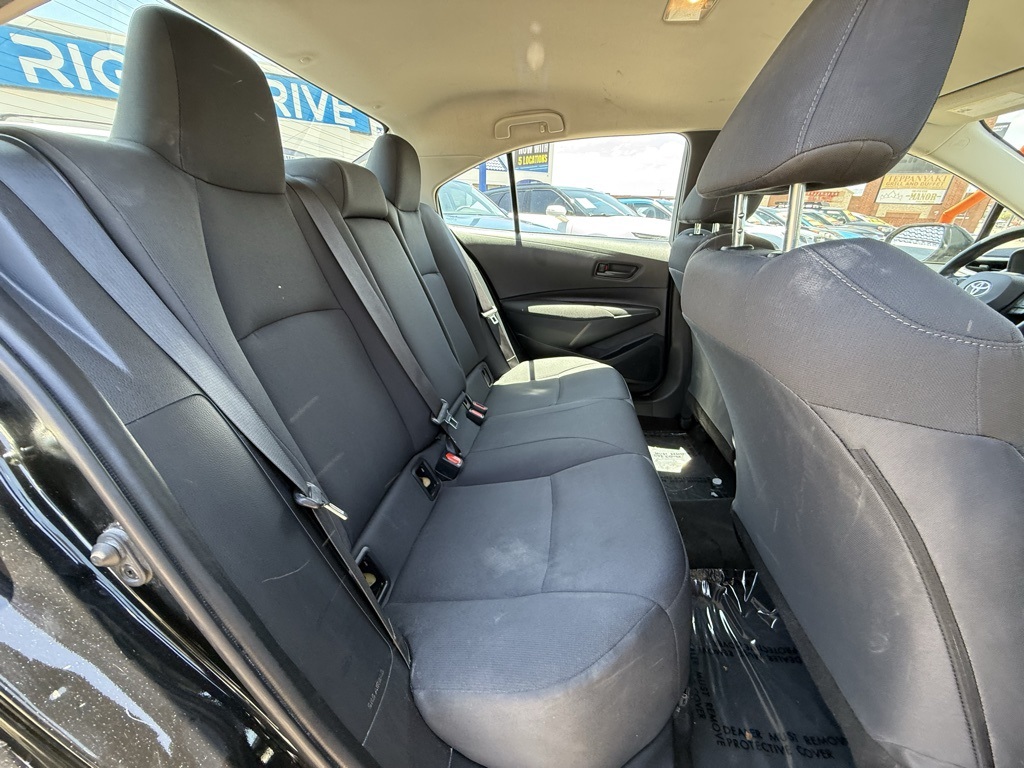 Vehicle image 10 of 21