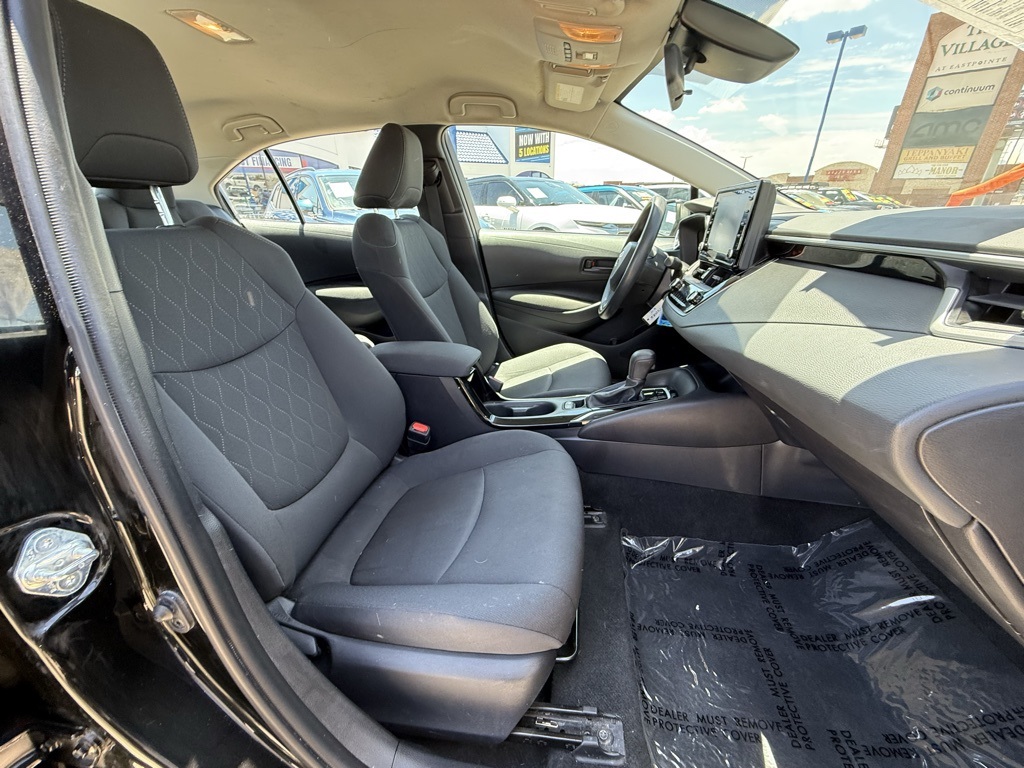 Vehicle image 13 of 21