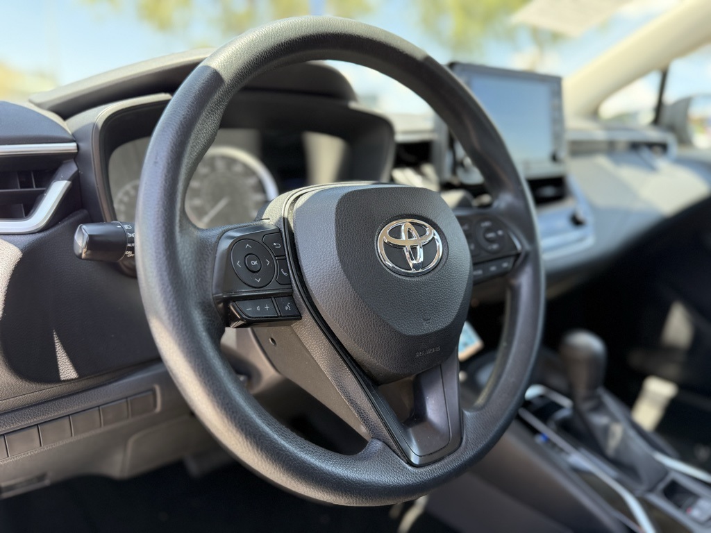 Vehicle image 16 of 21
