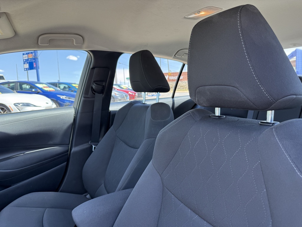 Vehicle image 11 of 21