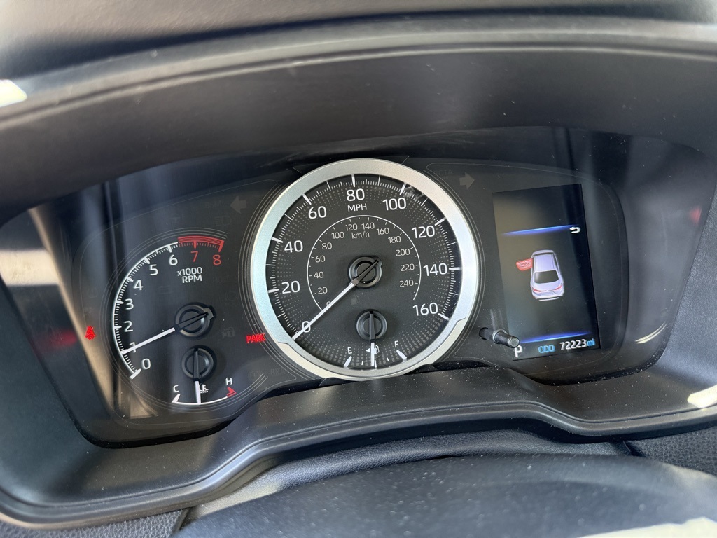 Vehicle image 17 of 21