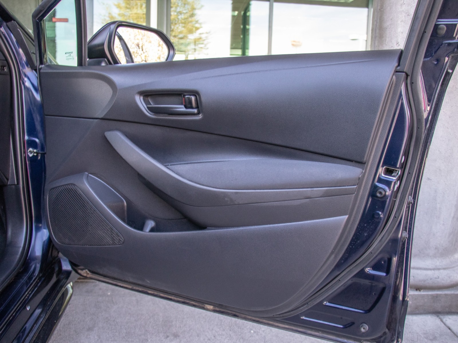 Vehicle image 19 of 23